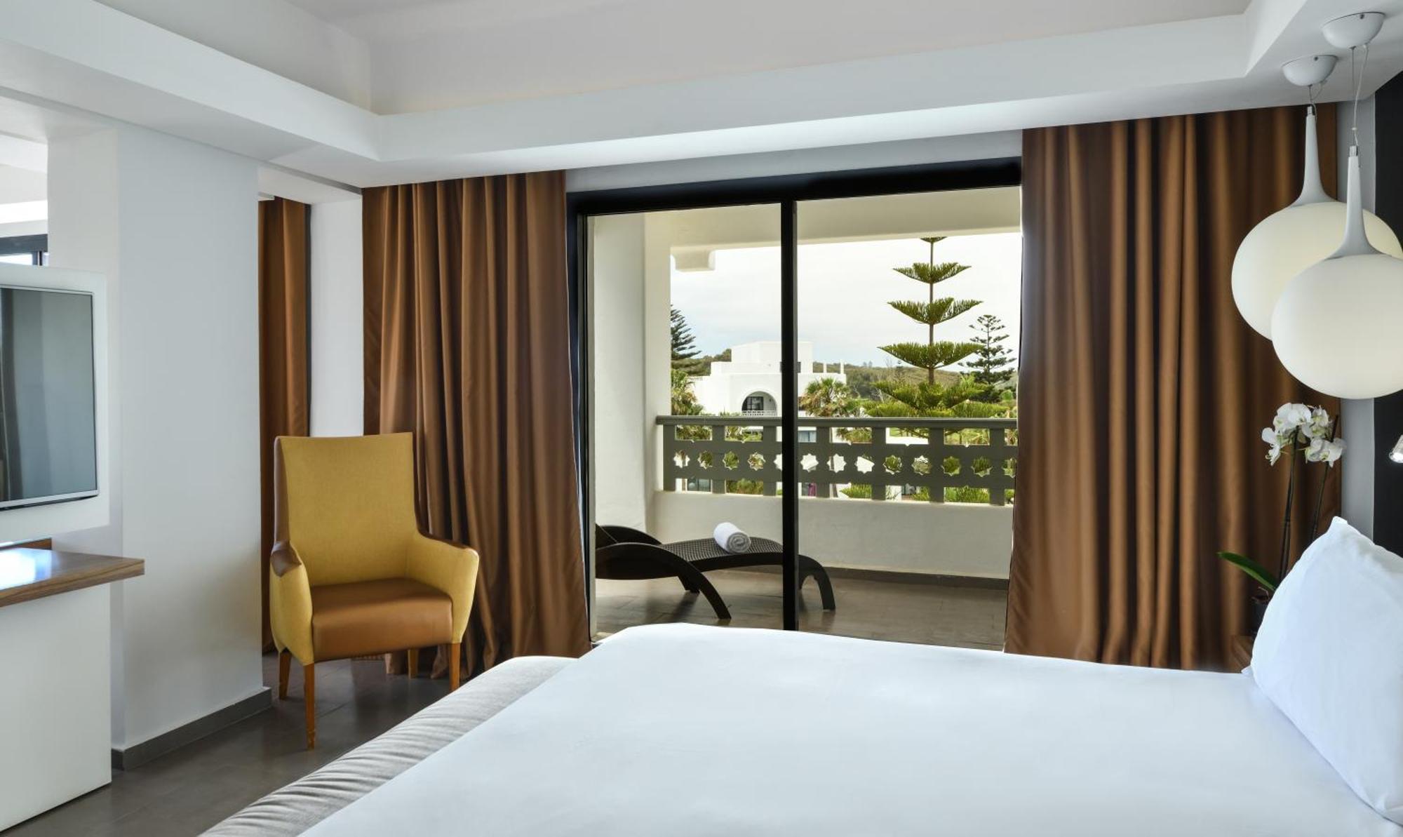 Pullman Mazagan Royal Golf & Spa El Yadida Exterior foto A bedroom with a sliding door