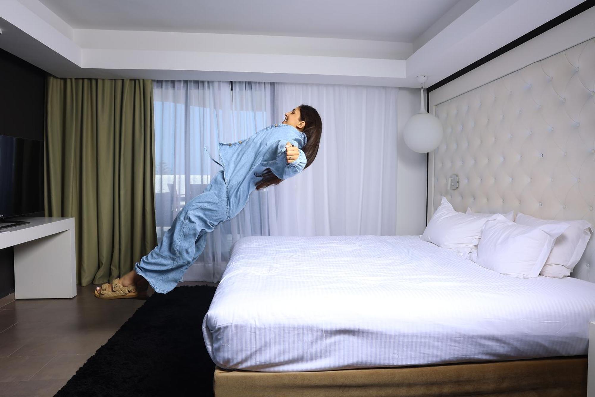 Pullman Mazagan Royal Golf & Spa El Yadida Exterior foto A woman levitating