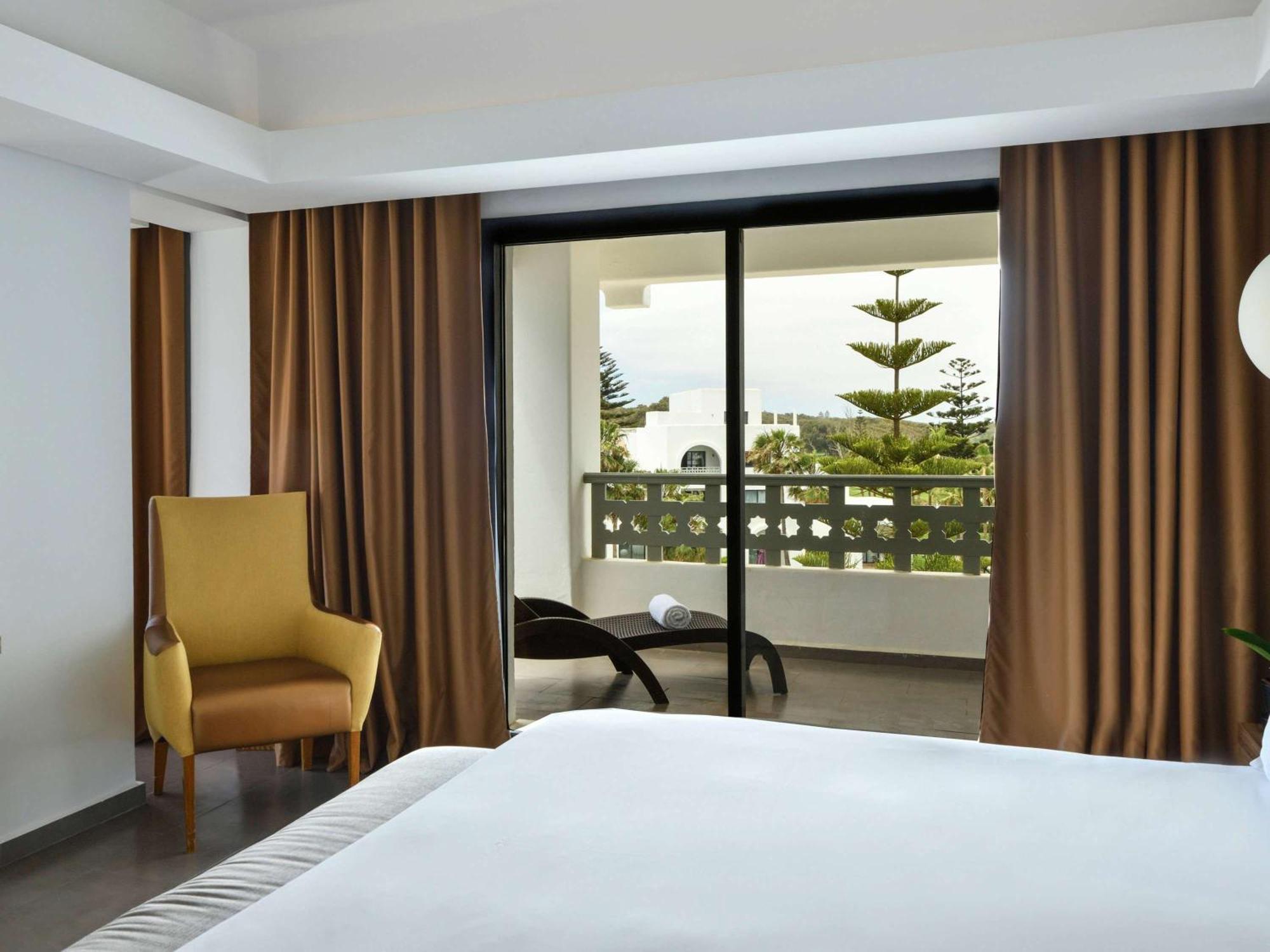 Pullman Mazagan Royal Golf & Spa El Yadida Exterior foto Curtains in a bedroom